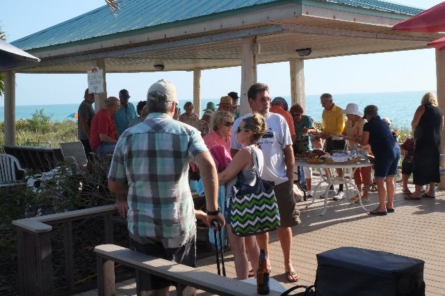 Time change party at the Tiki <br> Photos by Roger Cissa - Slide 3